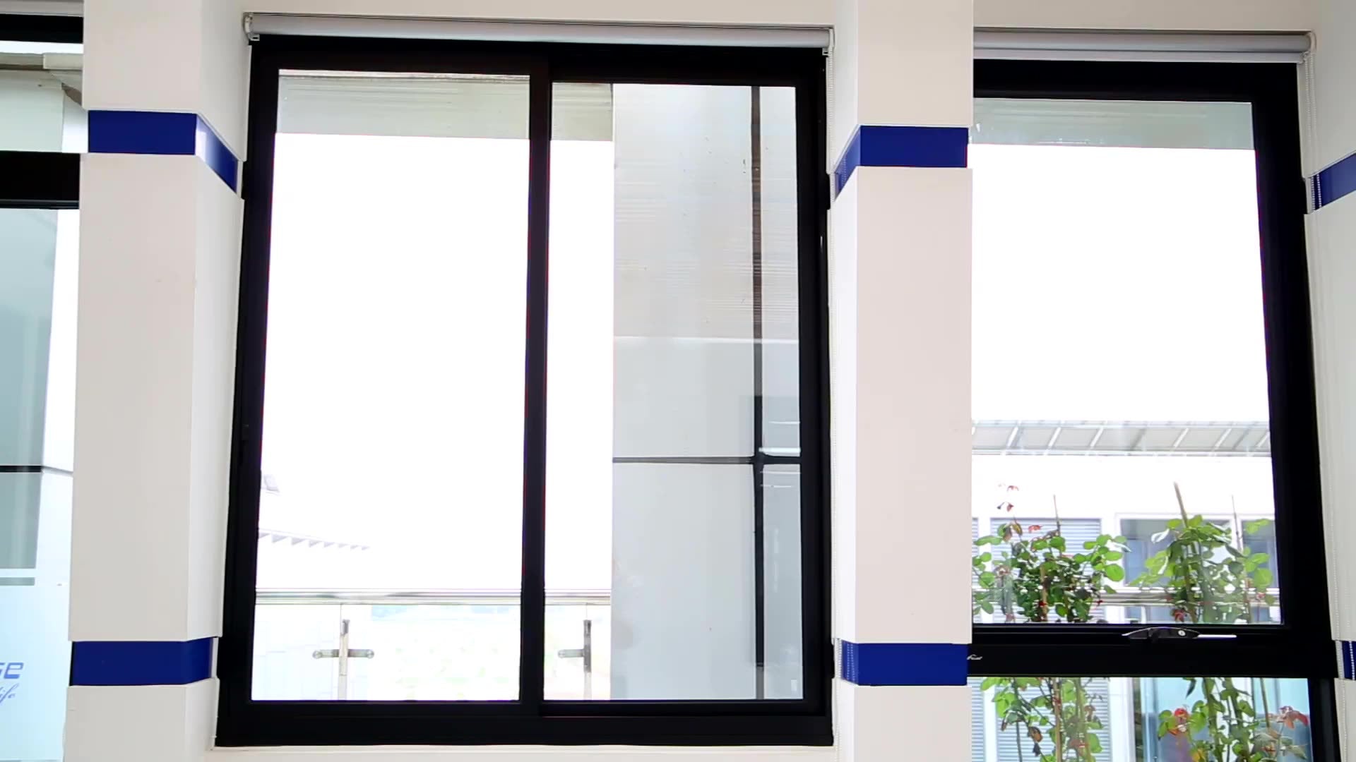 Superhouse black frame aluminium sliding window